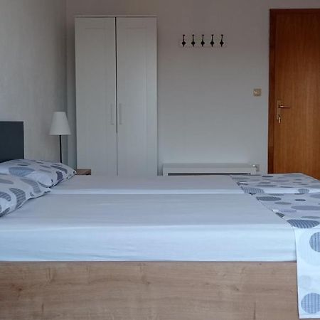 Studio Apartment With Balcony Traù Esterno foto