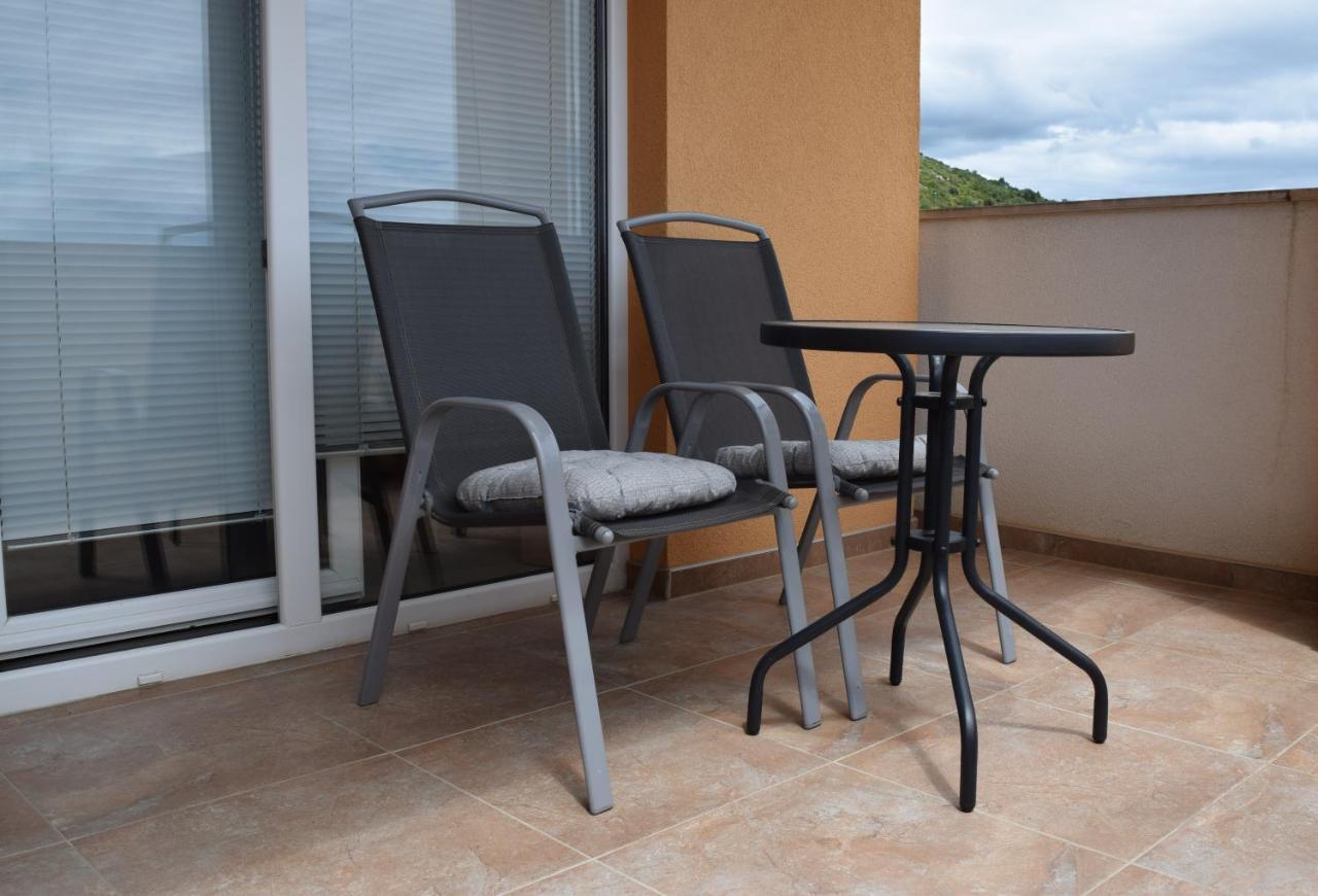 Studio Apartment With Balcony Traù Esterno foto