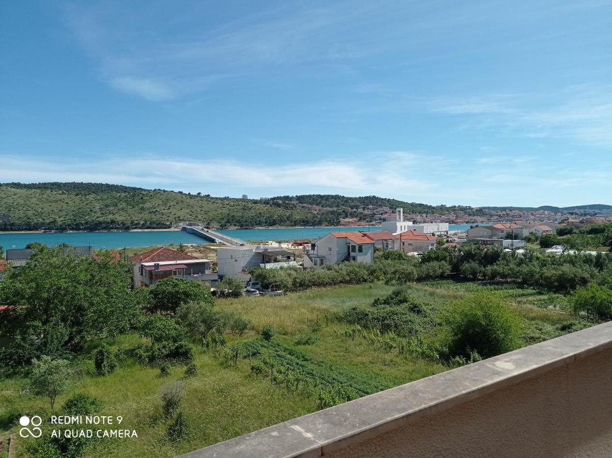 Studio Apartment With Balcony Traù Esterno foto