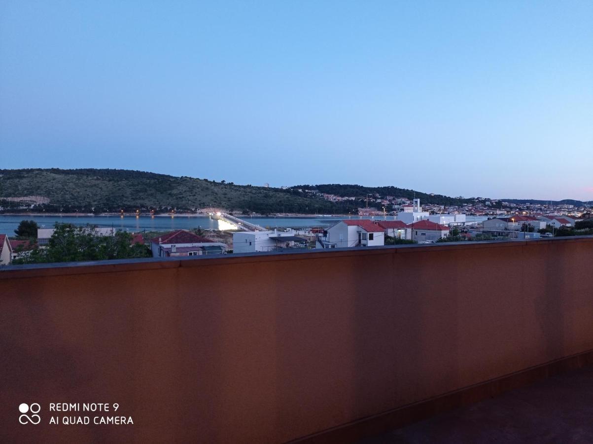 Studio Apartment With Balcony Traù Esterno foto