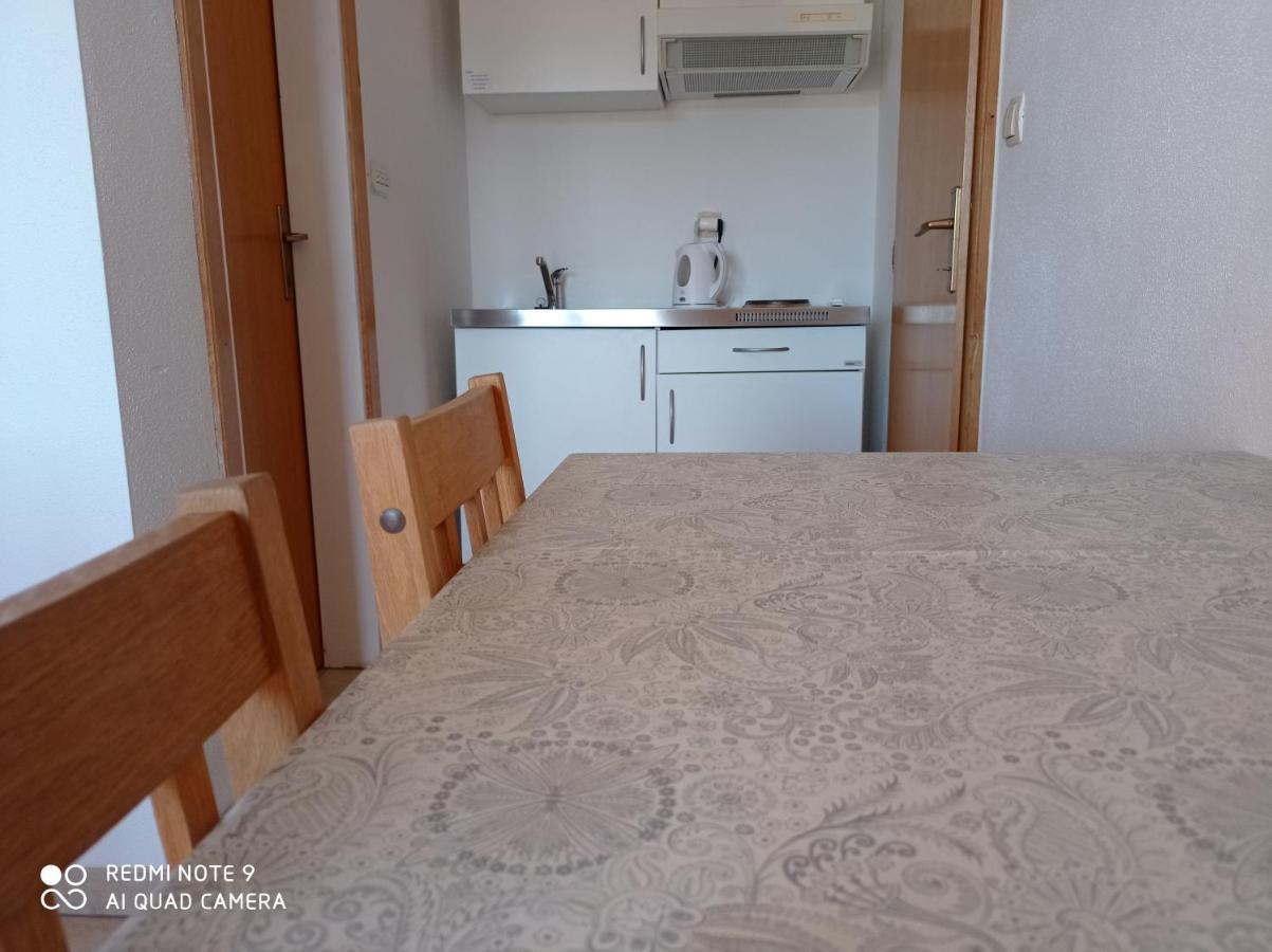 Studio Apartment With Balcony Traù Esterno foto