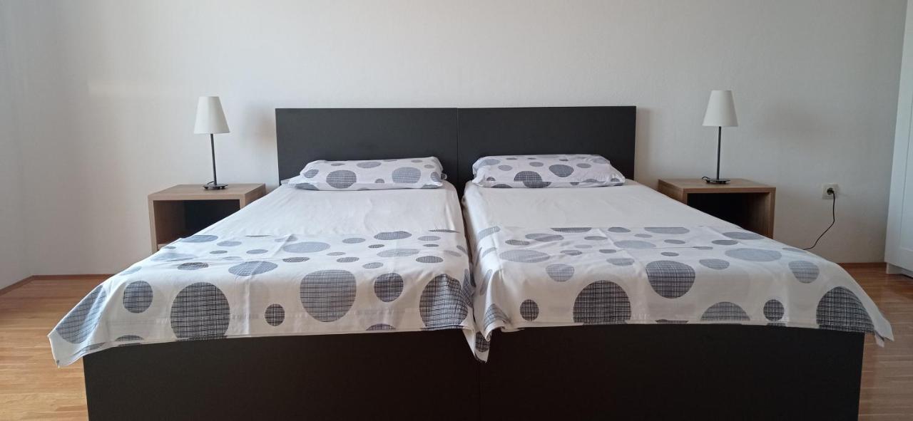 Studio Apartment With Balcony Traù Esterno foto